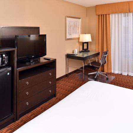 Holiday Inn Express Breezewood By Ihg Eksteriør bilde