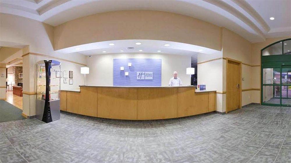 Holiday Inn Express Breezewood By Ihg Eksteriør bilde
