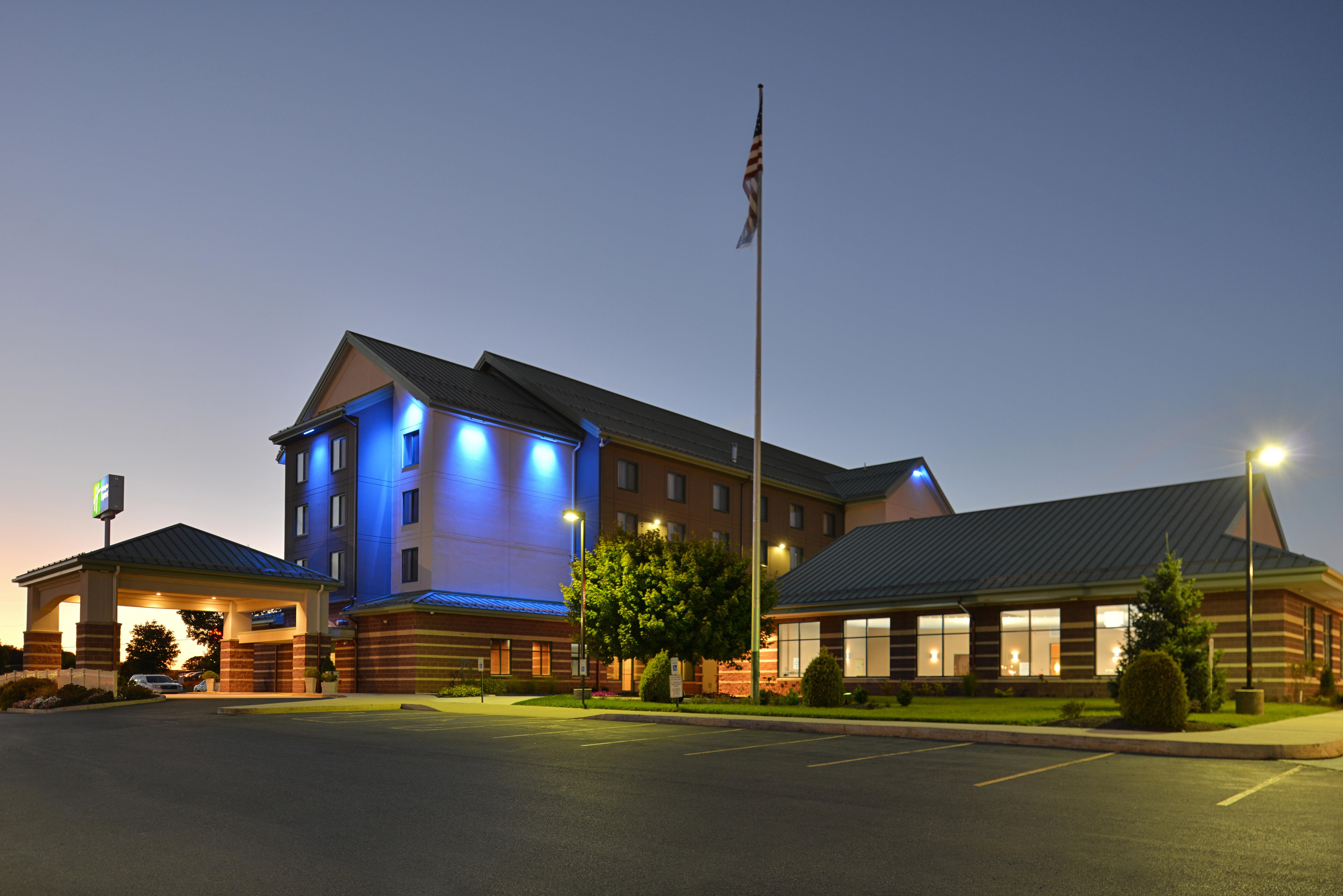 Holiday Inn Express Breezewood By Ihg Eksteriør bilde