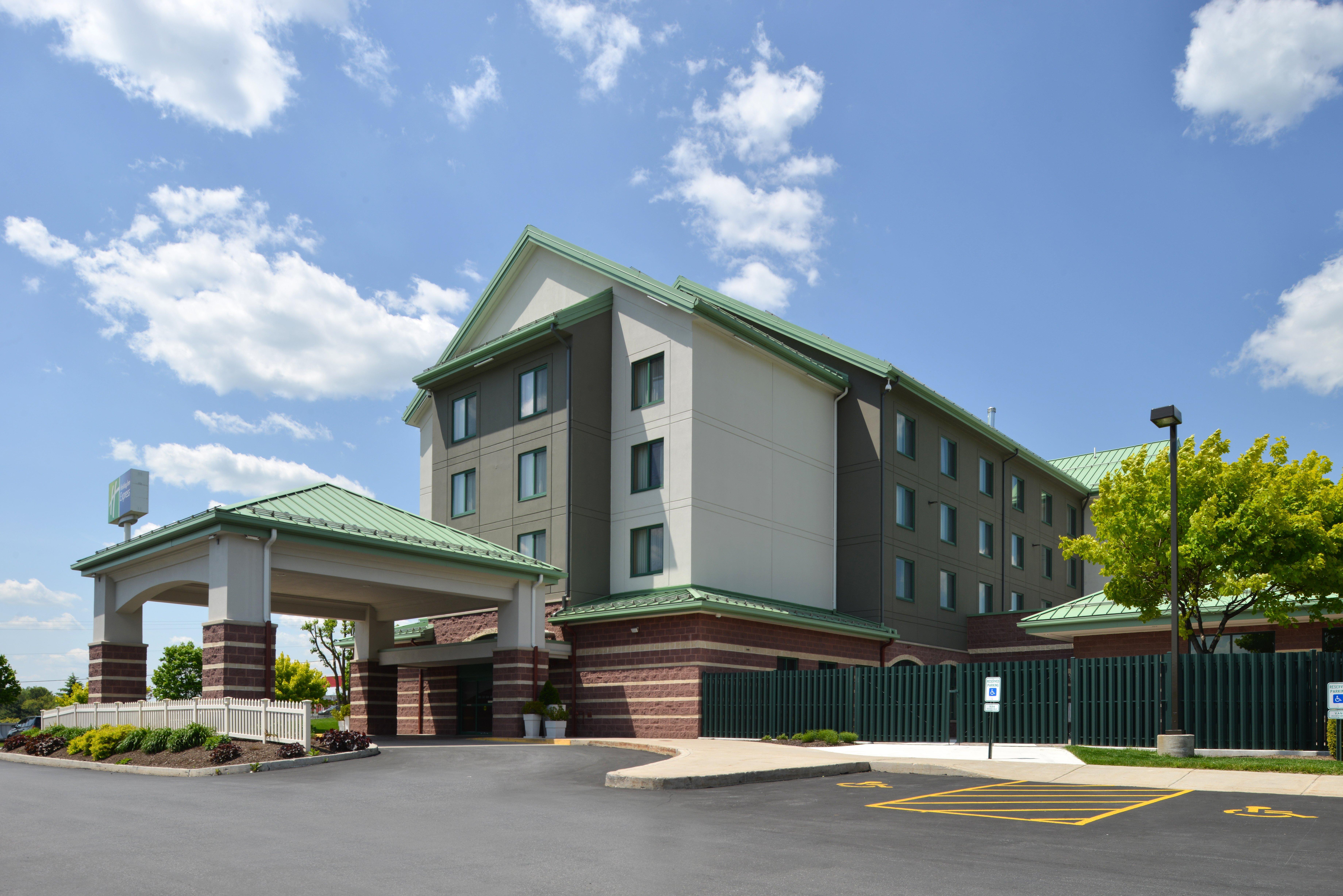 Holiday Inn Express Breezewood By Ihg Eksteriør bilde
