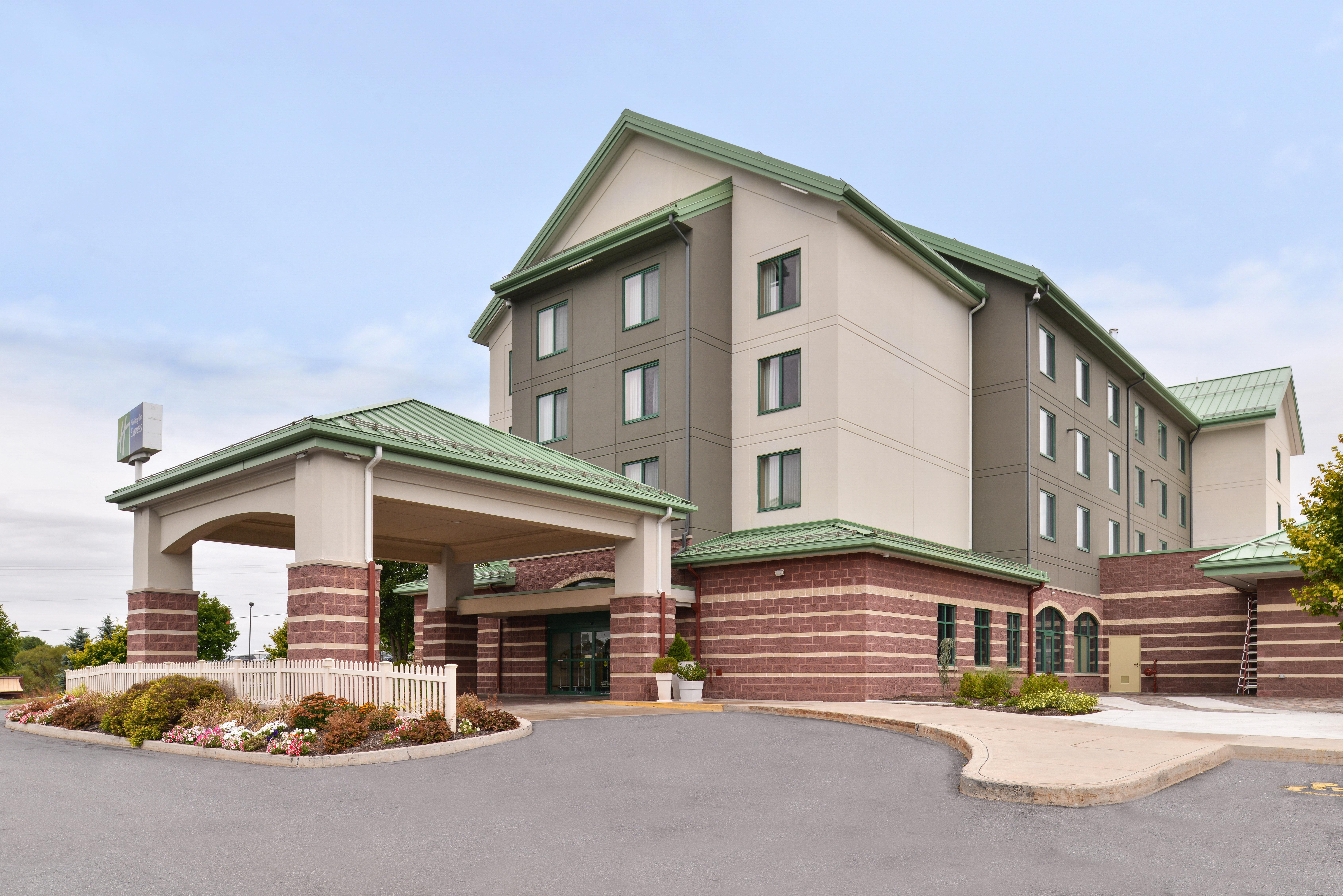 Holiday Inn Express Breezewood By Ihg Eksteriør bilde