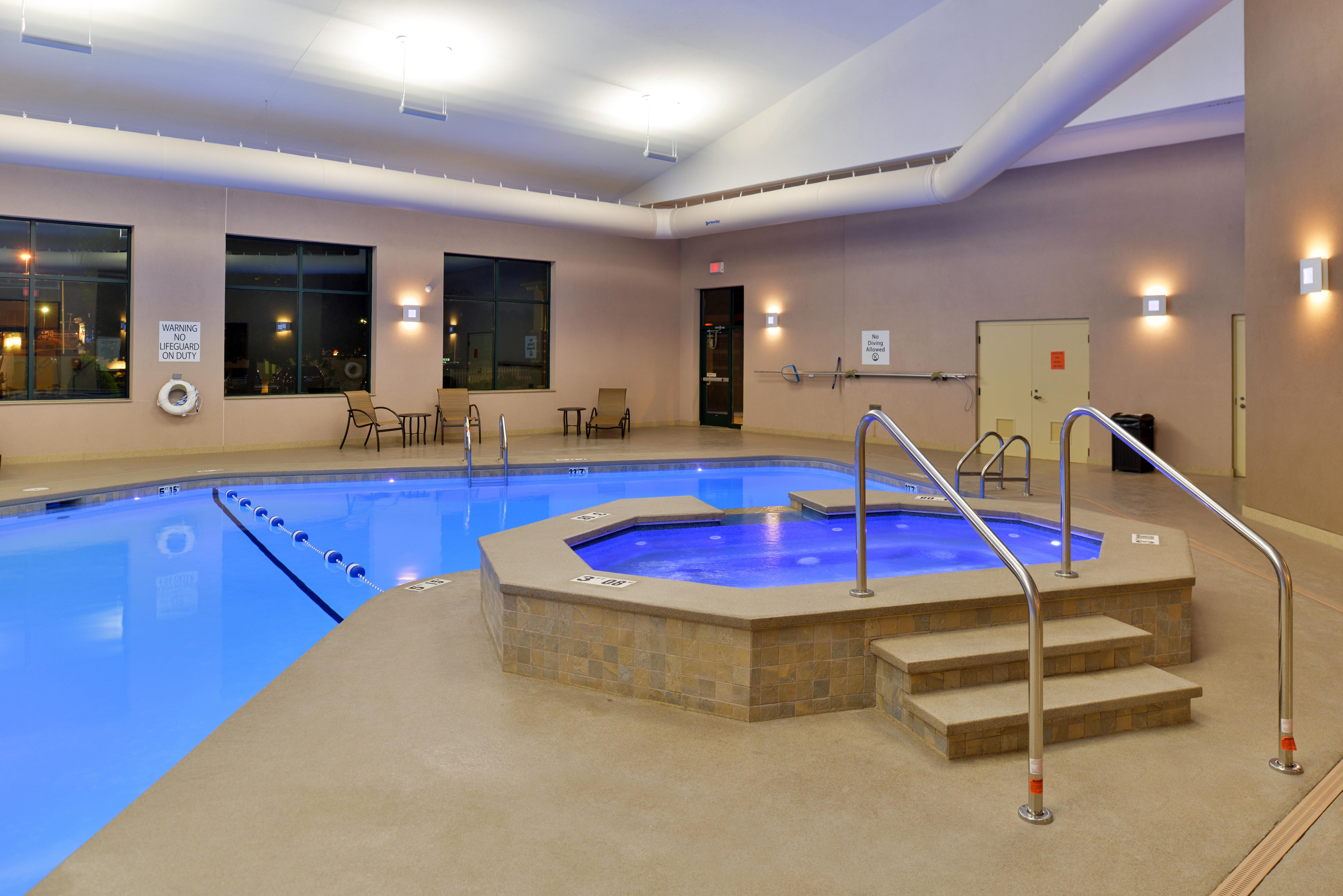 Holiday Inn Express Breezewood By Ihg Eksteriør bilde