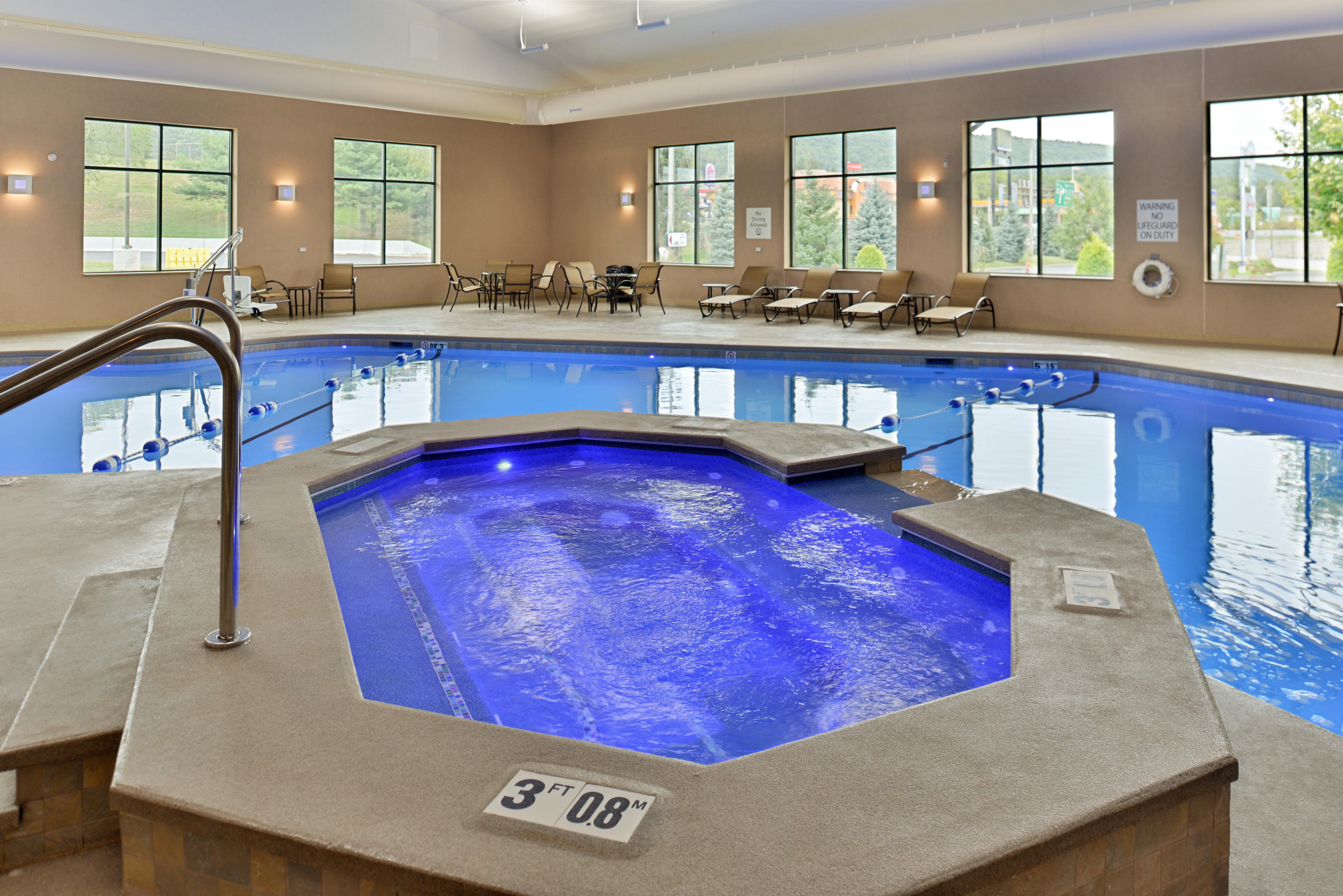 Holiday Inn Express Breezewood By Ihg Eksteriør bilde