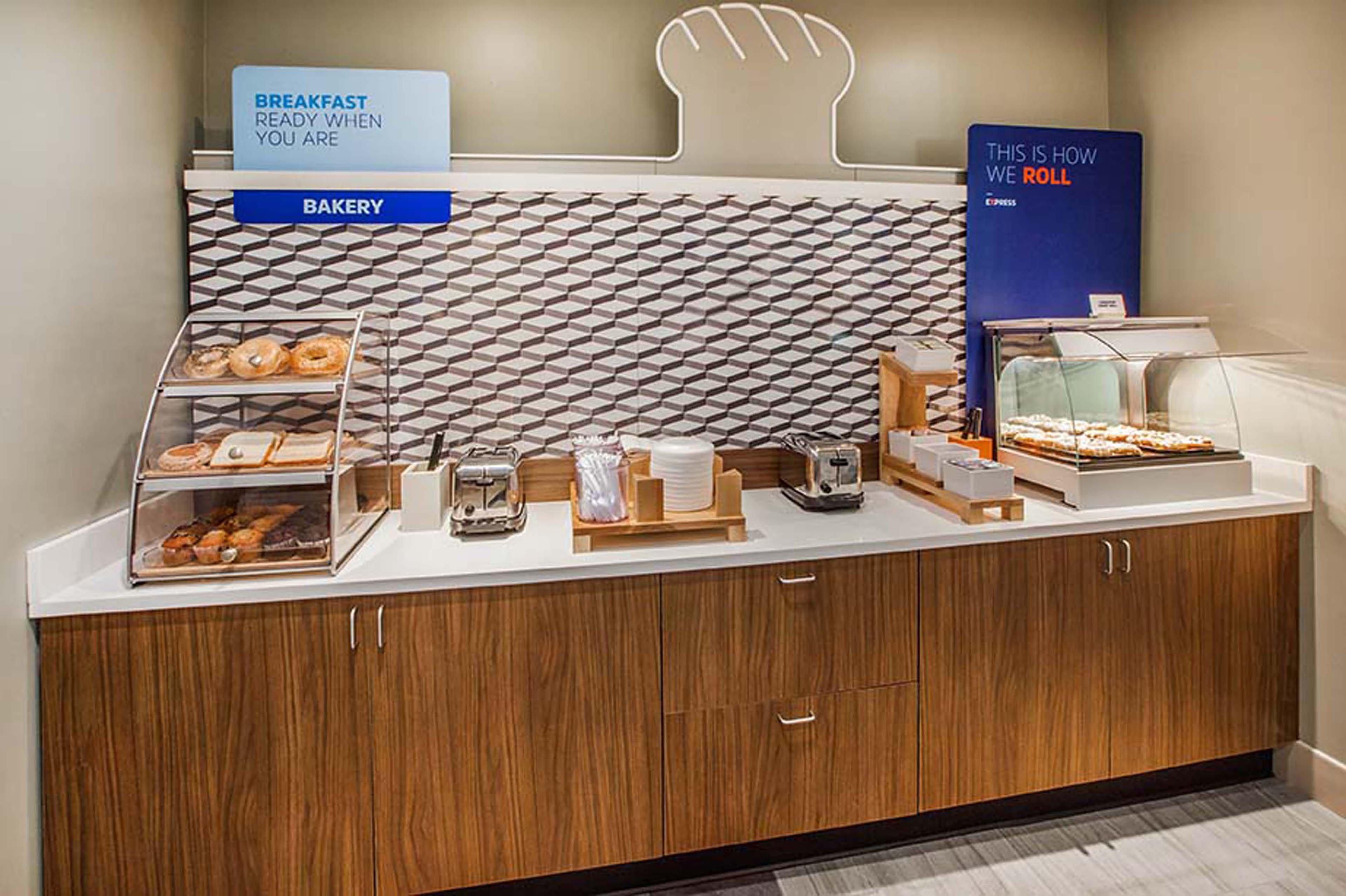 Holiday Inn Express Breezewood By Ihg Eksteriør bilde