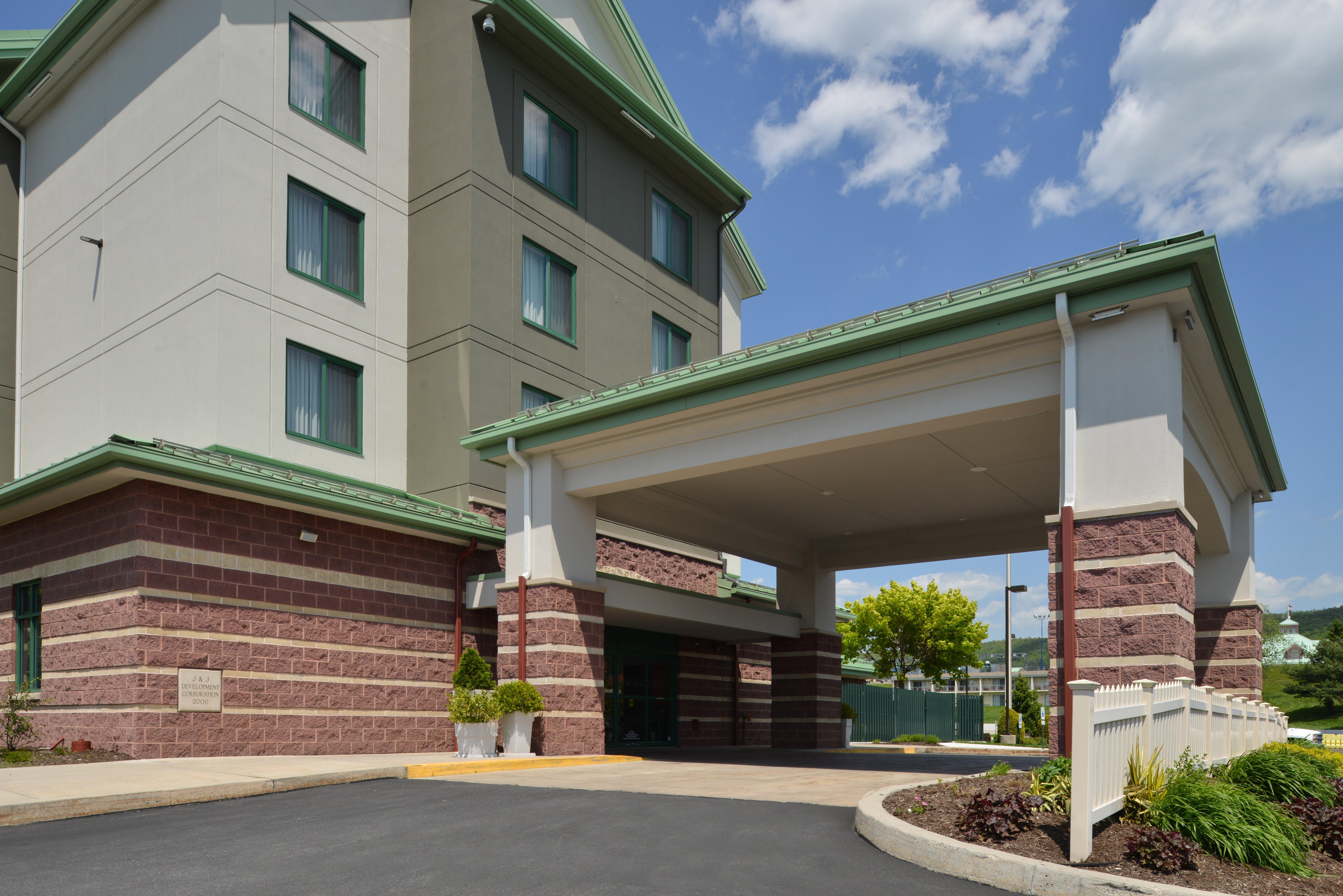 Holiday Inn Express Breezewood By Ihg Eksteriør bilde