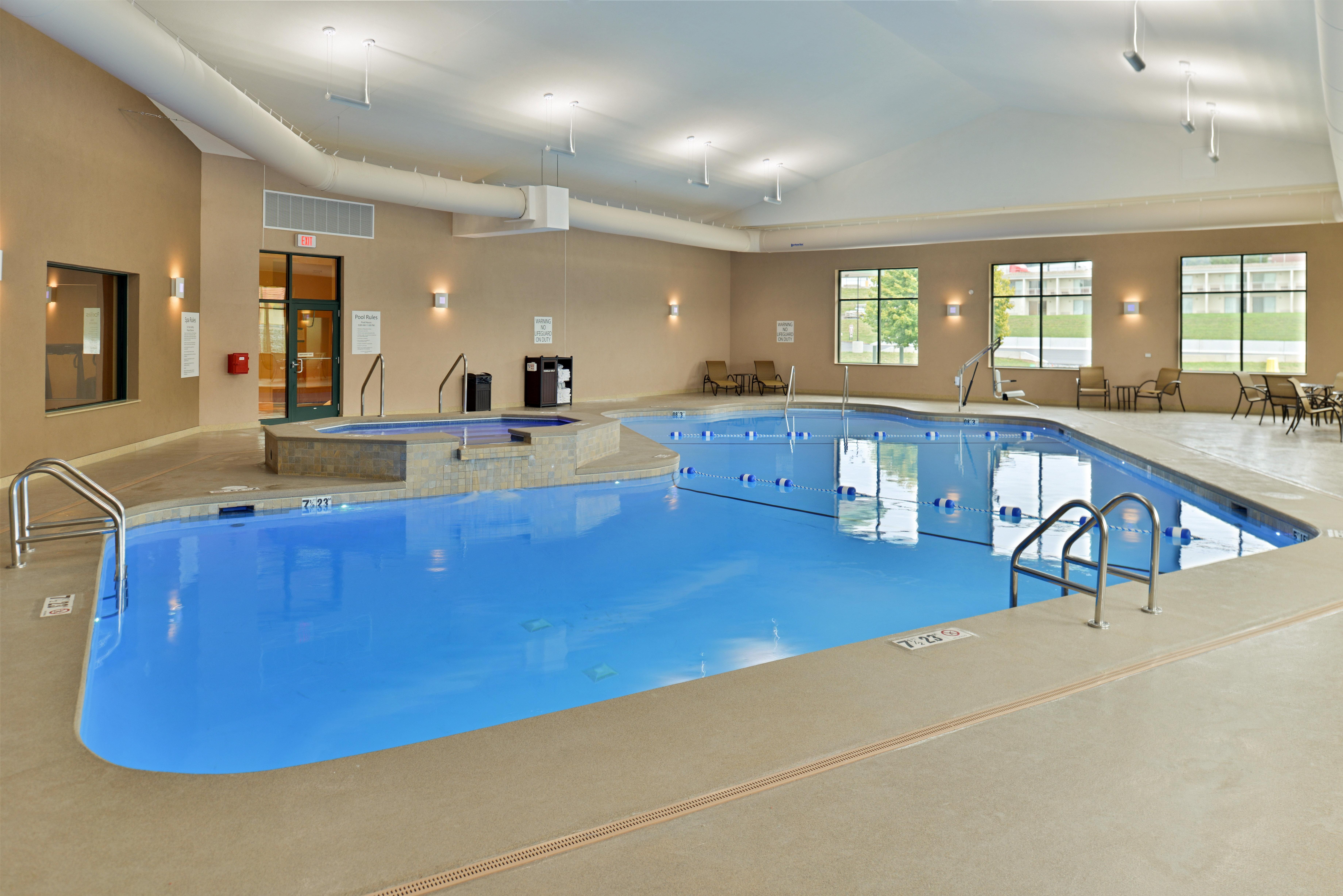 Holiday Inn Express Breezewood By Ihg Eksteriør bilde